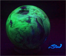 Load image into Gallery viewer, Fluorescent Petrified Wood w Crystal Vugs 89mm Sphere for UV Collection 6552