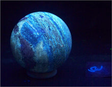 Load image into Gallery viewer, Fluorescent Lapis w Hackmanite Phlogopite Diopside 82mm Sphere UV Display 6216
