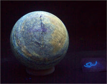 Load image into Gallery viewer, Fluorescent Lapis w Hackmanite Phlogopite Diopside 82mm Sphere UV Display 6216
